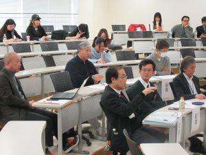「中間発表会」が開催されました