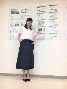 ベトナムでフルーツパーラーを開くビジネスプランを説明するルォンさん