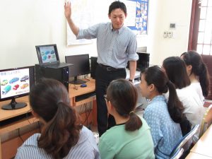 ベトナム　フエ外国語大学を訪問