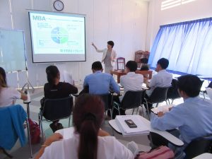 カンボジア　王立プノンペン大学を訪問