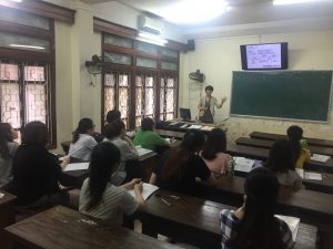 ベトナム　貿易大学を訪問