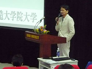 ベトナム　ハノイ大学にて特別授業