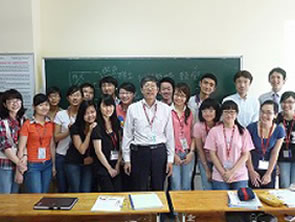 ベトナム　ハノイ貿易大学を交流訪問