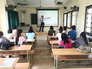 ハノイ貿易大学を訪問