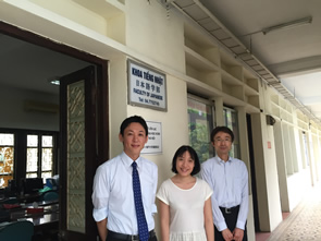 ベトナム　貿易大学を訪問