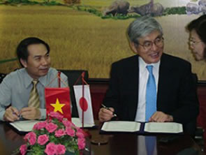 ハノイ貿易大学学長団が来学