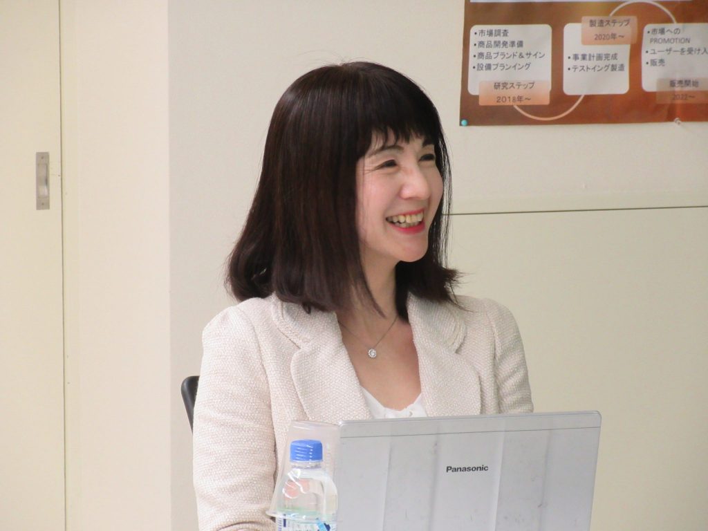 事業創造大学院大学は 新しいキャリア・ステージを追い求める「女性」を支援します