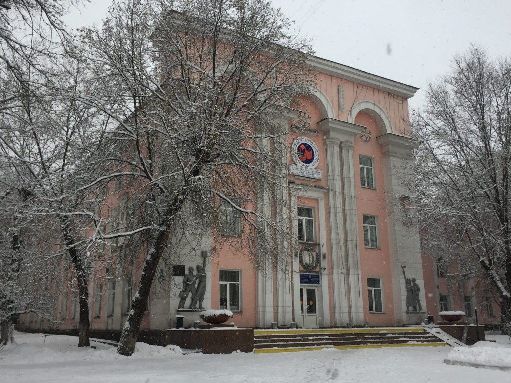 カザフスタン共和国アブライ・ハン名称カザフ国際関係外国語大学と大学間交流協定を締結